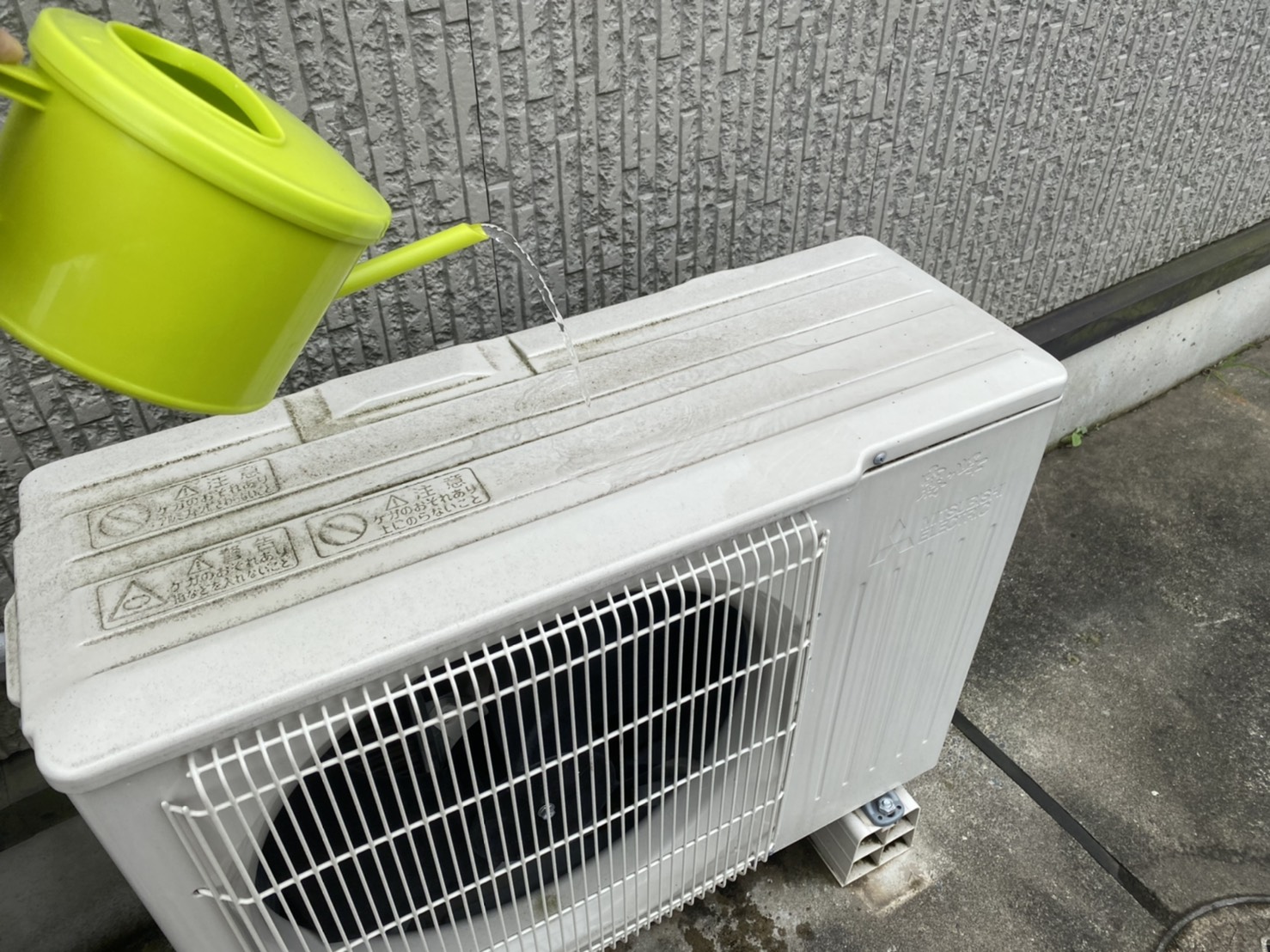室外機を冷やして冷房の効きを良くしよう! 室外機を冷やして冷房の効きを良くしよう!